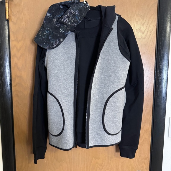 Lululemon Reversible Vest, Gray and Black, size 6 - Picture 1 of 9